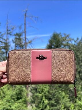 COACH Long Zip-Around Wallet Tan/Pink Signature Canvas & Leather w Gold Hardware